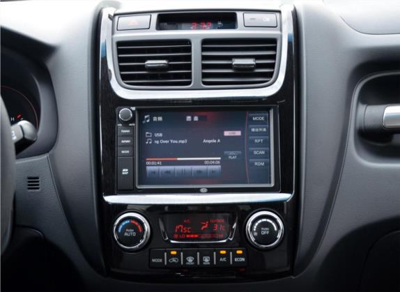 狮跑 2013款 2.0L 自动两驱版Premium 中控类   中控台