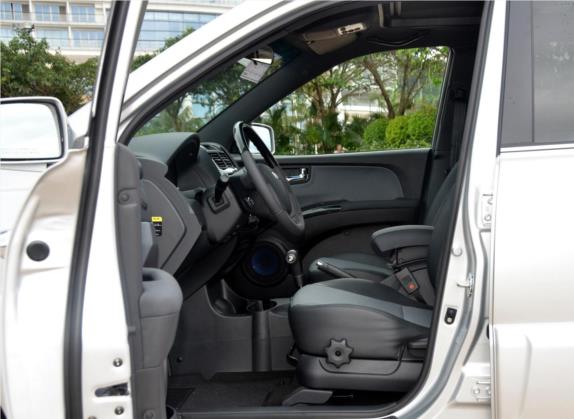 狮跑 2013款 2.0L 自动两驱版Premium 车厢座椅   前排空间