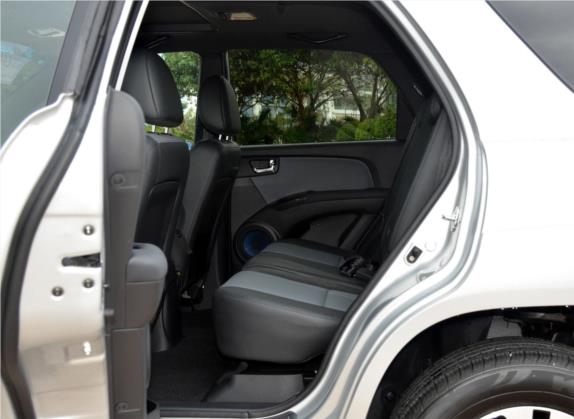 狮跑 2013款 2.0L 自动两驱版Premium 车厢座椅   后排空间