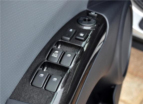 狮跑 2013款 2.0L 自动两驱版Premium 车厢座椅   门窗控制