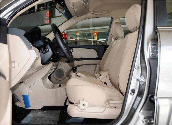狮跑 2013款 2.0L 手动两驱版GL 车厢座椅   前排空间