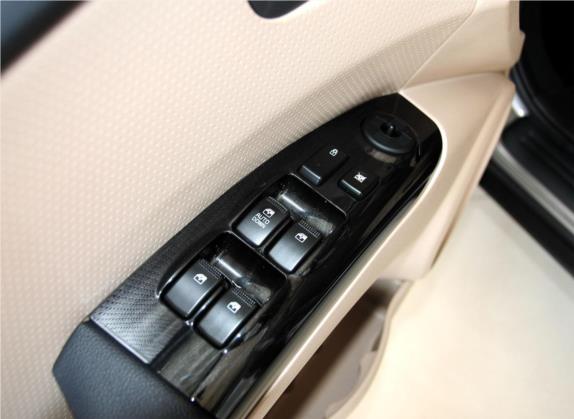 狮跑 2013款 2.0L 手动两驱版GL 车厢座椅   门窗控制