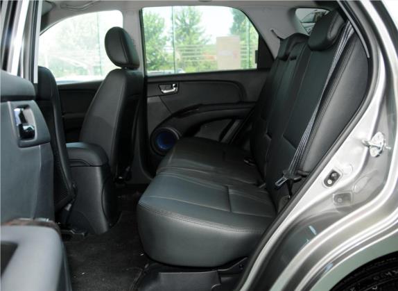 狮跑 2013款 2.0L 自动两驱版GLS 车厢座椅   后排空间