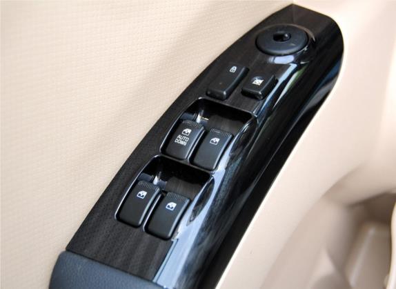 狮跑 2013款 2.0L 自动两驱版DLX 车厢座椅   门窗控制