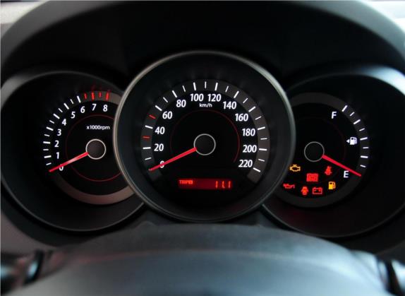 福瑞迪 2012款 1.6L MT GL 纪念版 中控类   仪表盘