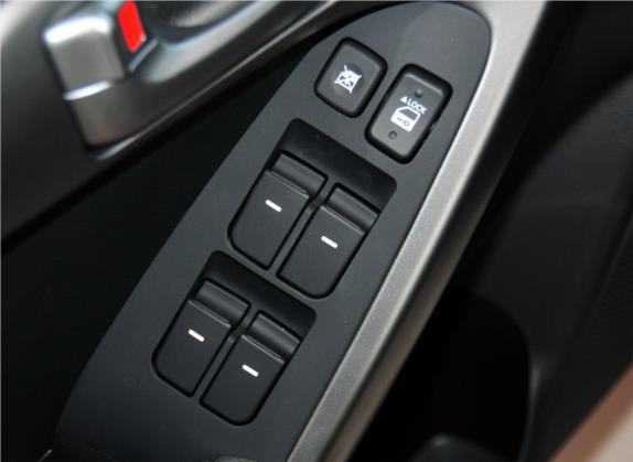 福瑞迪 2012款 1.6L MT GL 纪念版 车厢座椅   门窗控制