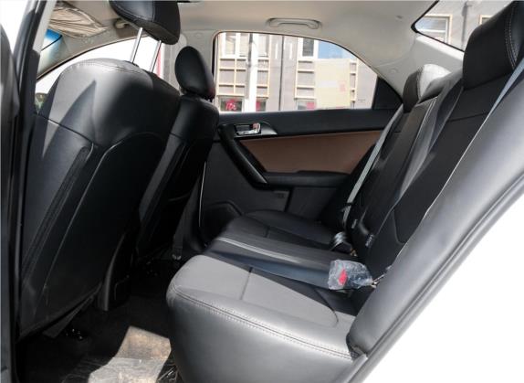 福瑞迪 2012款 1.6L AT Premium 纪念版 车厢座椅   后排空间