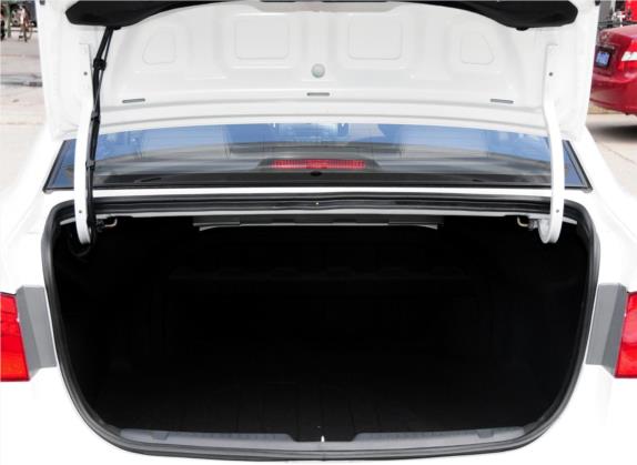 福瑞迪 2012款 1.6L AT Premium 纪念版 车厢座椅   后备厢