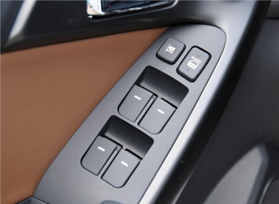 福瑞迪 2012款 1.6L AT Premium 纪念版 车厢座椅   门窗控制