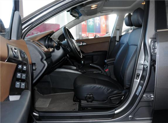 福瑞迪 2014款 1.6L AT Premium Special 车厢座椅   前排空间