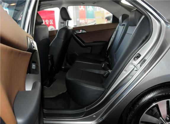 福瑞迪 2014款 1.6L AT Premium Special 车厢座椅   后排空间