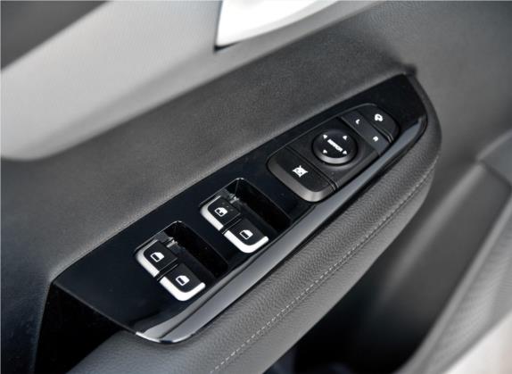 福瑞迪 2018款 1.6L 手动智享天窗版Value 车厢座椅   门窗控制