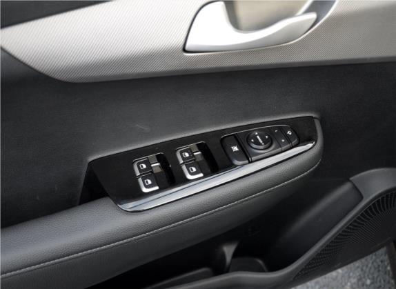 福瑞迪 2018款 1.6L 自动智享互联版Value-Connect 车厢座椅   门窗控制