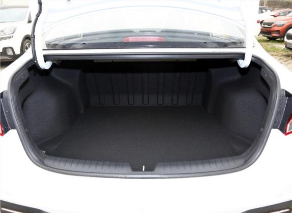 福瑞迪 2019款 1.6L 自动风尚版 国VI 车厢座椅   后备厢