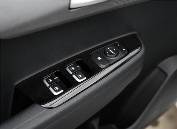 福瑞迪 2019款 1.6L 自动风尚版 国VI 车厢座椅   门窗控制