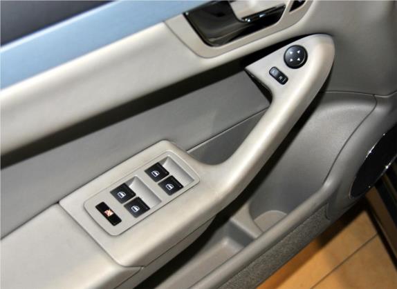 瑞麒G5 2010款 2.0T 手动豪华型 车厢座椅   门窗控制