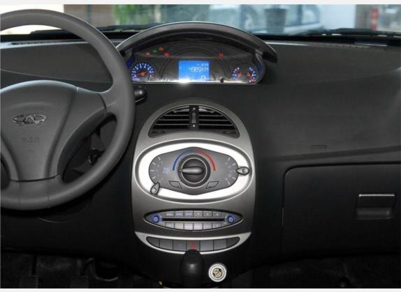瑞麒M1 2009款 进化版 1.3L 手动舒适型 中控类   中控台
