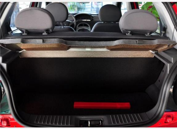 瑞麒M1 2009款 进化版 1.3L 手动舒适型 车厢座椅   后备厢