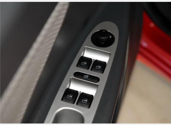 瑞麒M1 2009款 进化版 1.3L 手动舒适型 车厢座椅   门窗控制