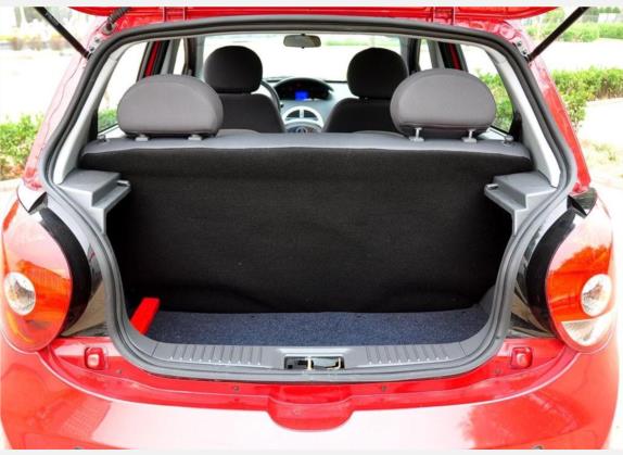 瑞麒M1 2009款 进化版 1.3L 手动豪华型 车厢座椅   后备厢