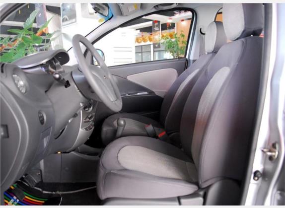 瑞麒M1 2009款 进化版 1.3L 手动尊贵型 车厢座椅   前排空间