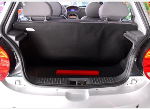 瑞麒M1 2009款 进化版 1.3L 手动尊贵型 车厢座椅   后备厢