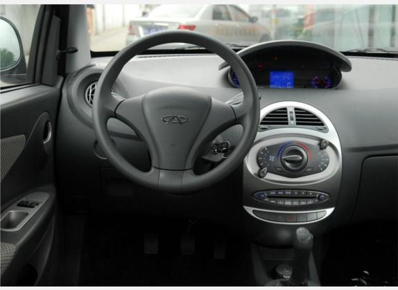 瑞麒M1 2009款 进化版 1.0L 手动舒适型 中控类   驾驶位