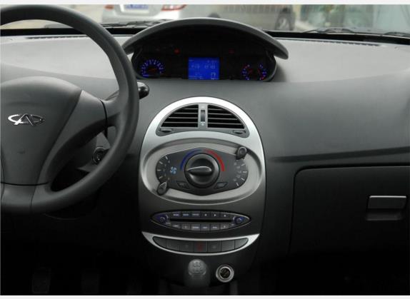 瑞麒M1 2009款 进化版 1.0L 手动舒适型 中控类   中控台