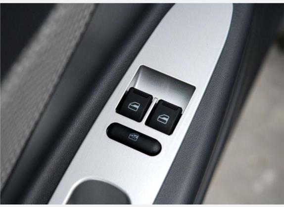 瑞麒M1 2009款 进化版 1.0L 手动舒适型 车厢座椅   门窗控制