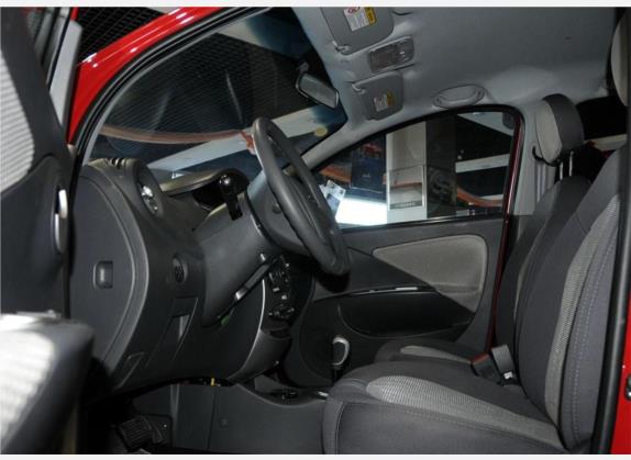 瑞麒M1 2010款 进化版 1.3L AMT豪华型 车厢座椅   前排空间