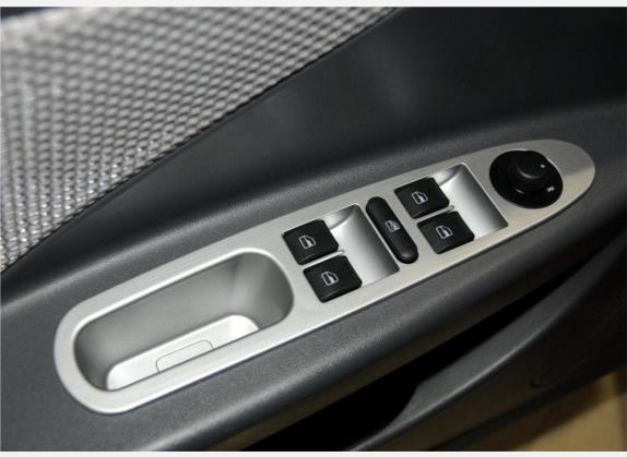 瑞麒M1 2010款 进化版 1.3L AMT豪华型 车厢座椅   门窗控制