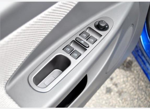 瑞麒M5 2010款 1.3L 手动豪华型 车厢座椅   门窗控制