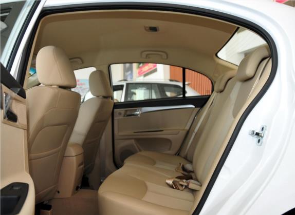 荣威350 2010款 350S 1.5L 手动迅驰版 车厢座椅   后排空间