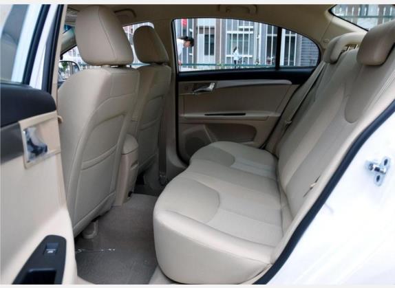 荣威350 2010款 350S 1.5L 自动迅达版 车厢座椅   后排空间
