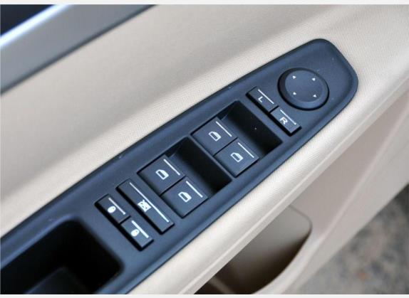 荣威350 2010款 350S 1.5L 自动迅达版 车厢座椅   门窗控制