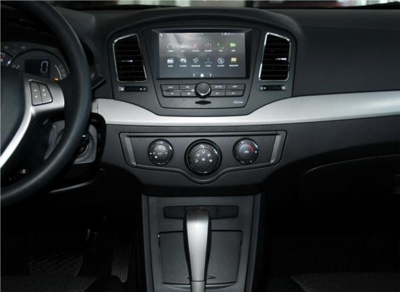 荣威350 2011款 350S 1.5L 自动迅悦版 中控类   中控台