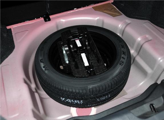 荣威350 2011款 350S 1.5L 自动迅悦版 其他细节类   备胎