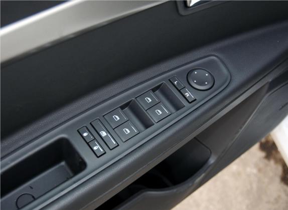 荣威350 2013款 350C 1.5L 手动迅捷版 车厢座椅   门窗控制