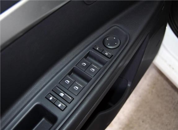 荣威350 2013款 350C 1.5L 自动迅悦版 车厢座椅   门窗控制