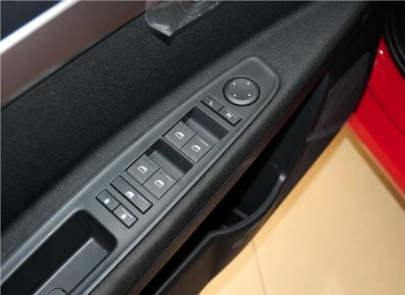 荣威350 2014款 1.5L 手动迅驰版 车厢座椅   门窗控制