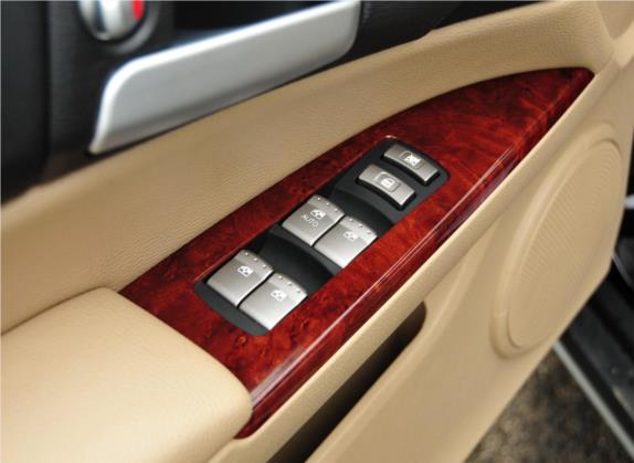 荣威W5 2011款 3.2L 4WD 自动尊域版 车厢座椅   门窗控制