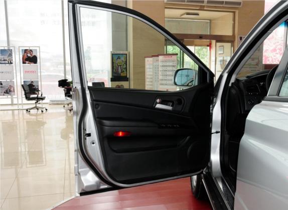 荣威W5 2011款 1.8T 4WD 自动豪域版 车厢座椅   前门板