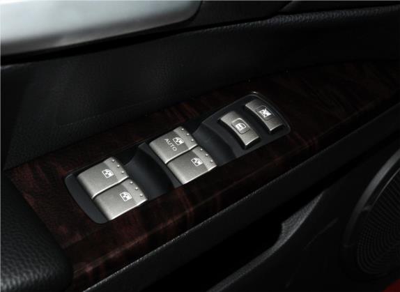 荣威W5 2011款 1.8T 4WD 自动豪域版 车厢座椅   门窗控制