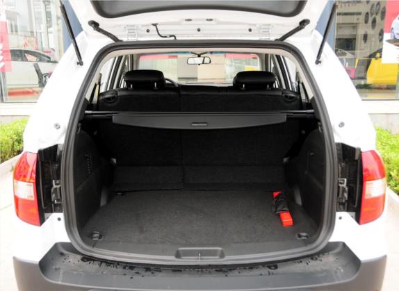 荣威W5 2013款 1.8T 2WD 自动胜域版 车厢座椅   后备厢