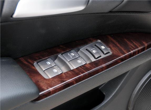 荣威W5 2013款 1.8T 2WD 自动胜域版 车厢座椅   门窗控制