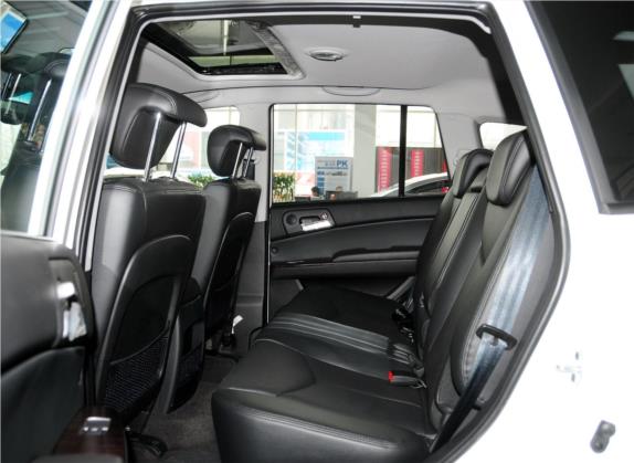荣威W5 2014款 1.8T 4WD 自动豪域特装版 车厢座椅   后排空间