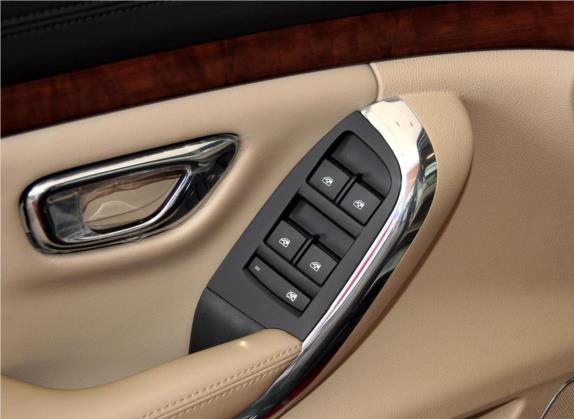 荣威950 2012款 2.0L 舒适版 车厢座椅   门窗控制
