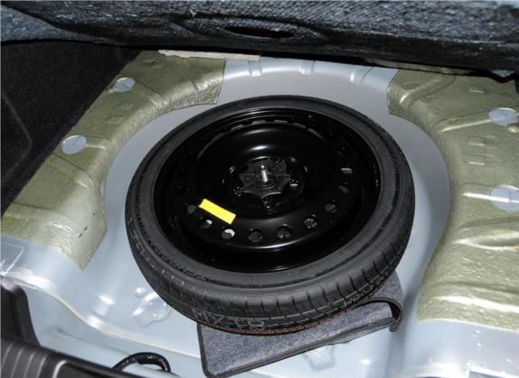 荣威950 2012款 2.0L 典雅版 其他细节类   备胎
