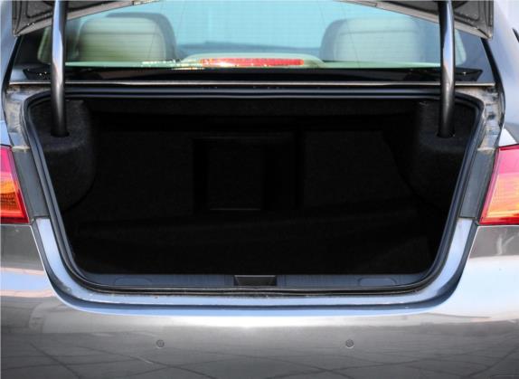 荣威950 2012款 2.4L 豪华版 车厢座椅   后备厢