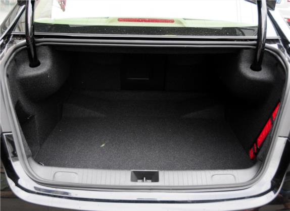 荣威950 2012款 3.0L 旗舰版 车厢座椅   后备厢